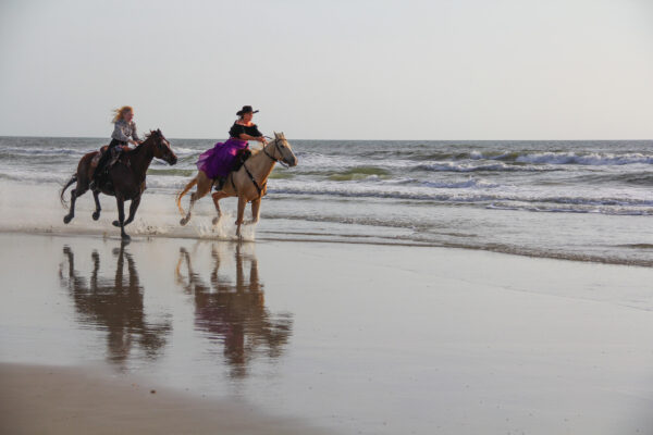1920_6841ae4093bf6-HorseRidingonCrescentBeach_SaintAugustine_ErinHoran